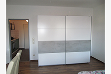 Kleiderschrank